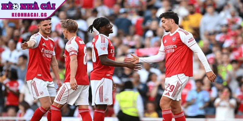 Sân Emirates mang lại lợi thế tinh thần đáng kể cho chủ nhà